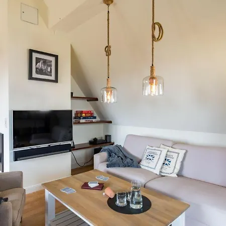 Haus-am-kai-13-wohnung-7-ostseeloft Apartment